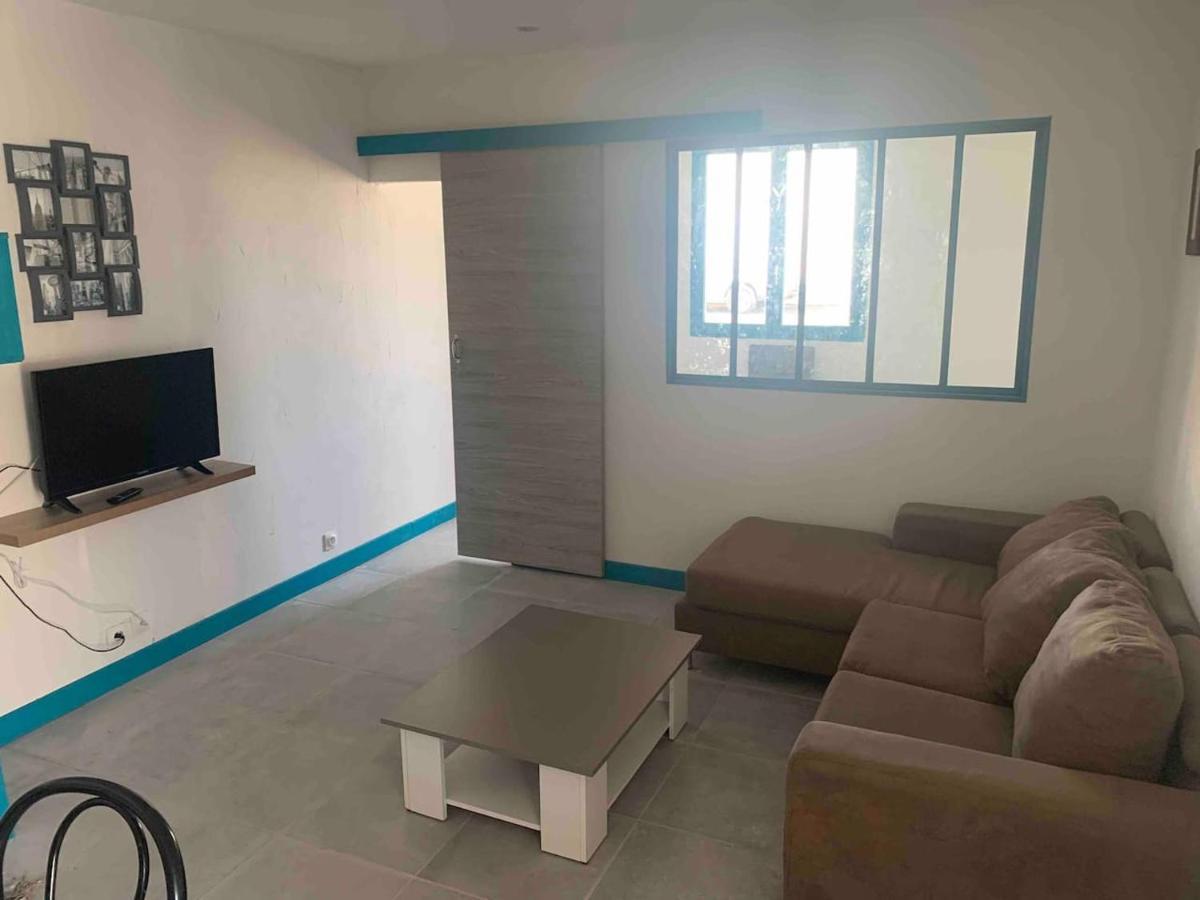 Le Depot Appartement Du Port A Champvert Bagian luar foto